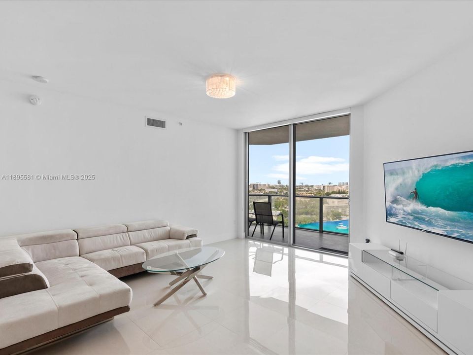 待售: $1,295,000 (2 贝兹, 3 浴室, 1808 平方英尺)