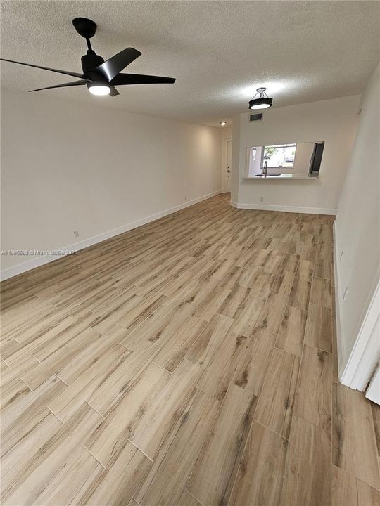 Active With Contract: $175,000 (2 beds, 2 baths, 965 Square Feet)