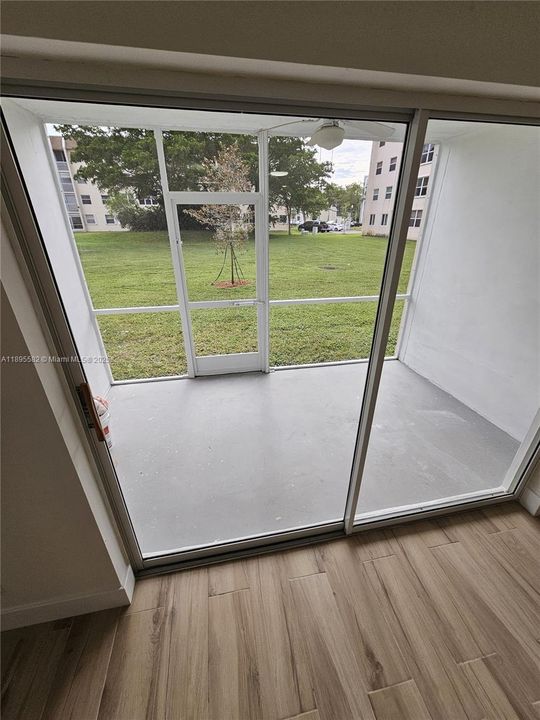 Active With Contract: $175,000 (2 beds, 2 baths, 965 Square Feet)