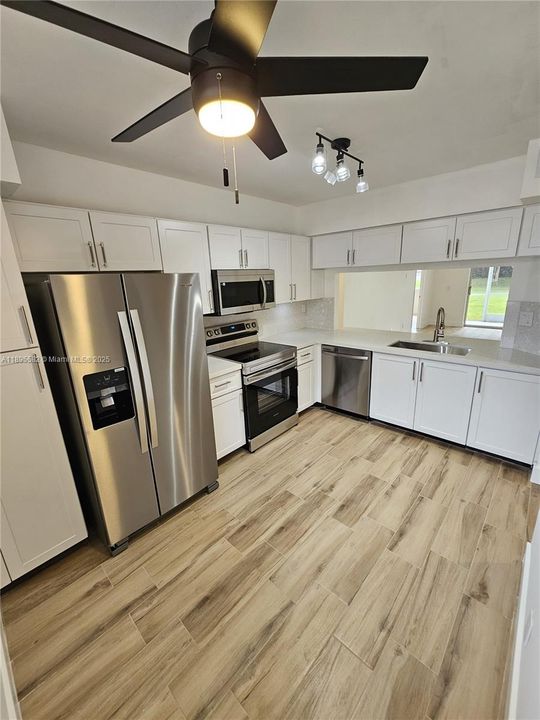 Active With Contract: $175,000 (2 beds, 2 baths, 965 Square Feet)