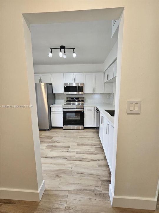 Active With Contract: $175,000 (2 beds, 2 baths, 965 Square Feet)