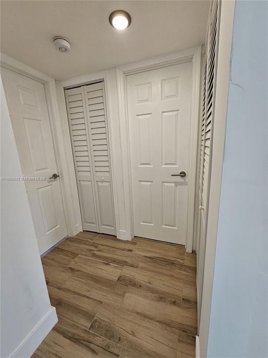 Active With Contract: $175,000 (2 beds, 2 baths, 965 Square Feet)