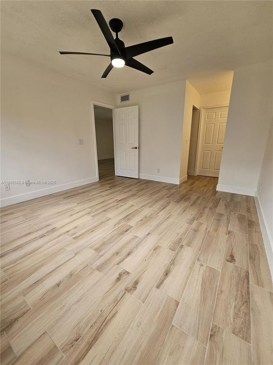 Active With Contract: $175,000 (2 beds, 2 baths, 965 Square Feet)