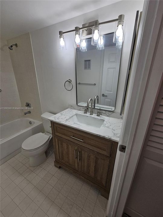 Active With Contract: $175,000 (2 beds, 2 baths, 965 Square Feet)