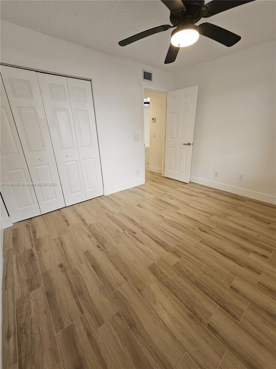 Active With Contract: $175,000 (2 beds, 2 baths, 965 Square Feet)