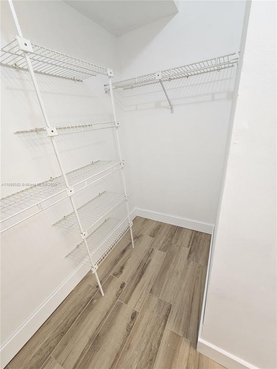 Active With Contract: $175,000 (2 beds, 2 baths, 965 Square Feet)