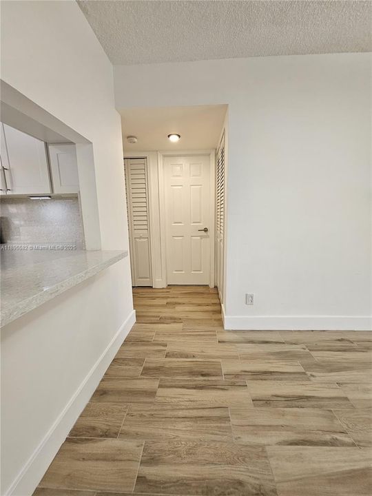 Active With Contract: $175,000 (2 beds, 2 baths, 965 Square Feet)