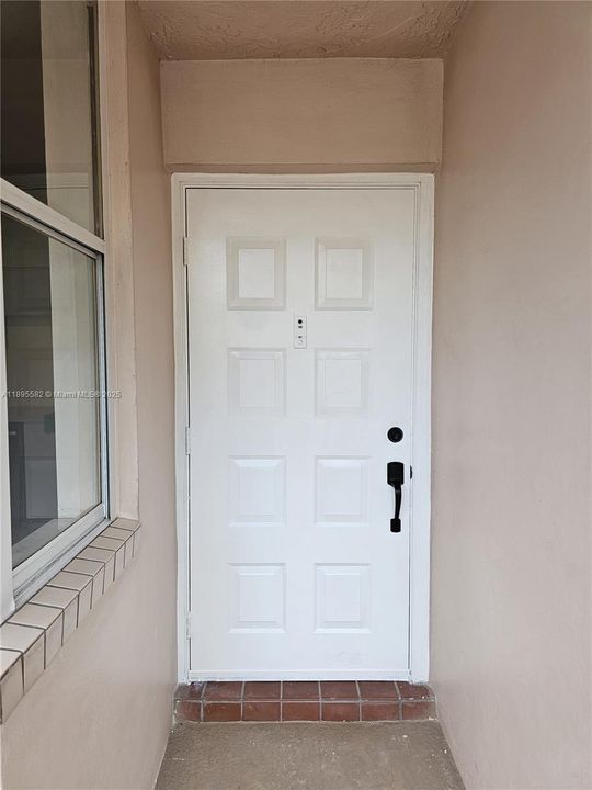 Active With Contract: $175,000 (2 beds, 2 baths, 965 Square Feet)