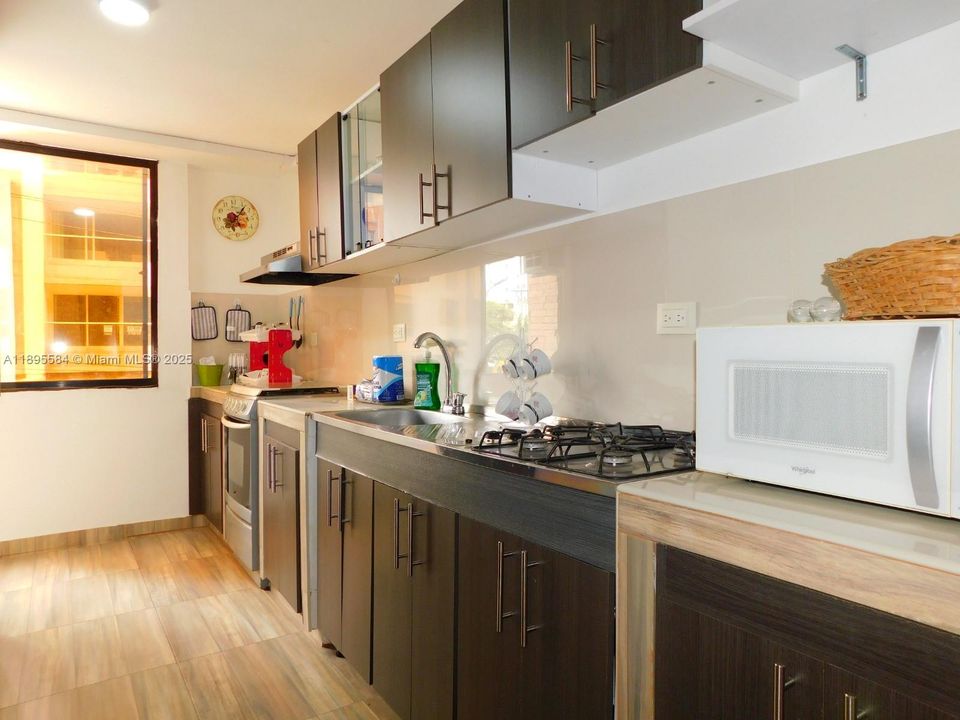 For Sale: $194,500 (4 beds, 4 baths, 1485 Square Feet)