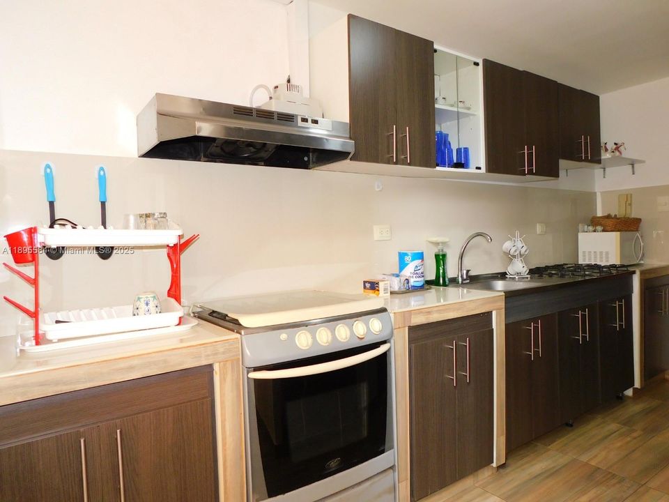 For Sale: $194,500 (4 beds, 4 baths, 1485 Square Feet)