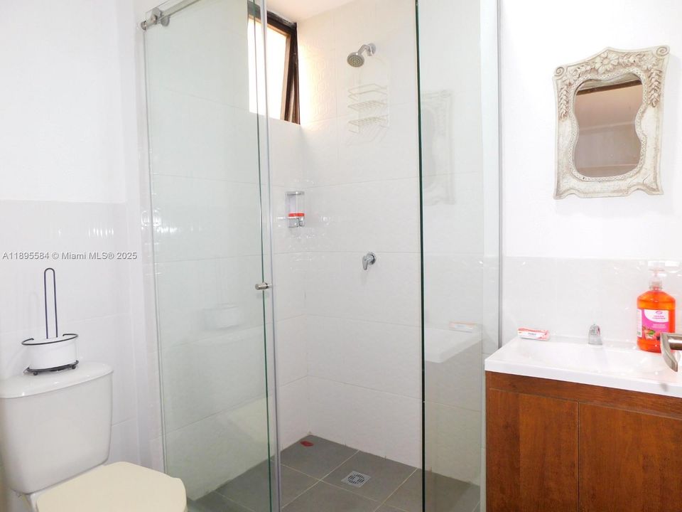 For Sale: $194,500 (4 beds, 4 baths, 1485 Square Feet)