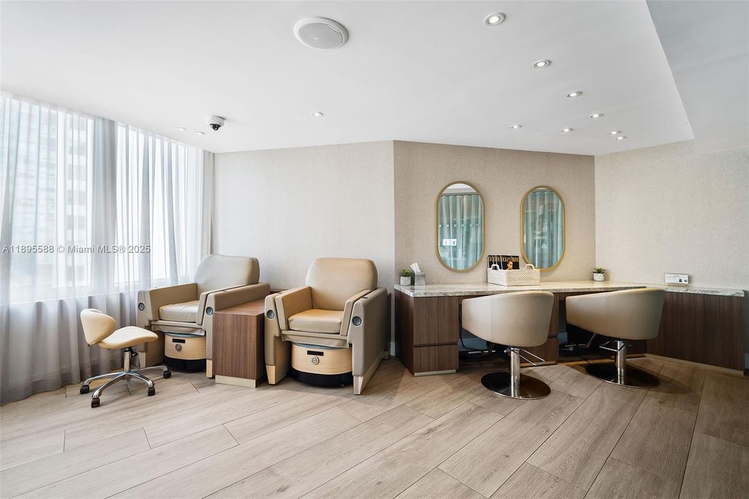 待售: $269,000 (0 贝兹, 1 浴室, 502 平方英尺)