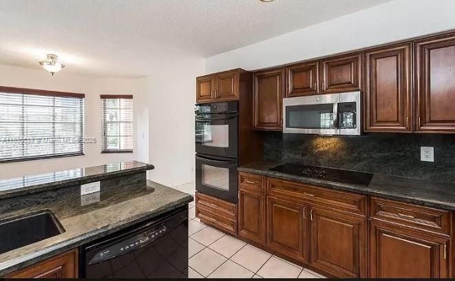 На продажу: $799,000 (5 спален, 4 ванн, 0 Квадратных фут)