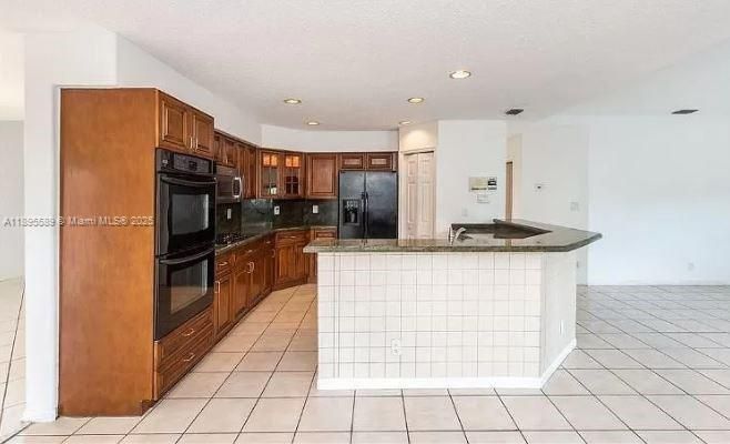 На продажу: $799,000 (5 спален, 4 ванн, 0 Квадратных фут)