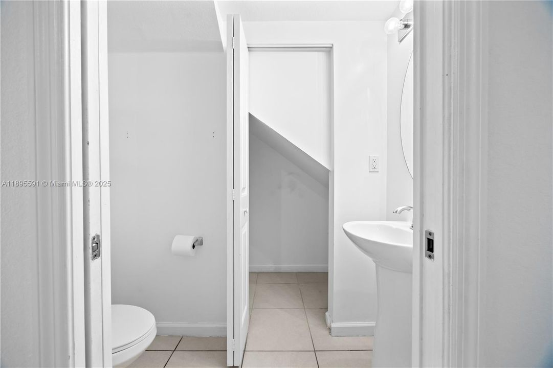 HALF BATHROOM W/ SMALL CLOSET