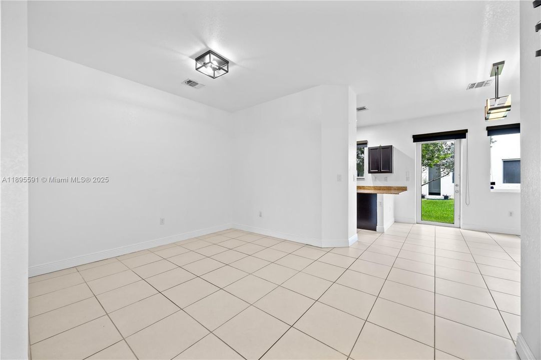 待售: $465,000 (3 贝兹, 2 浴室, 1589 平方英尺)