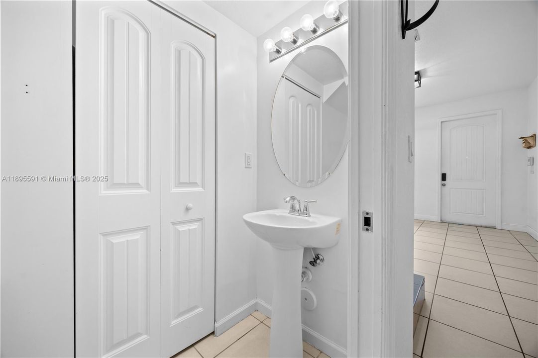 HALF BATHROOM W/ SMALL CLOSET