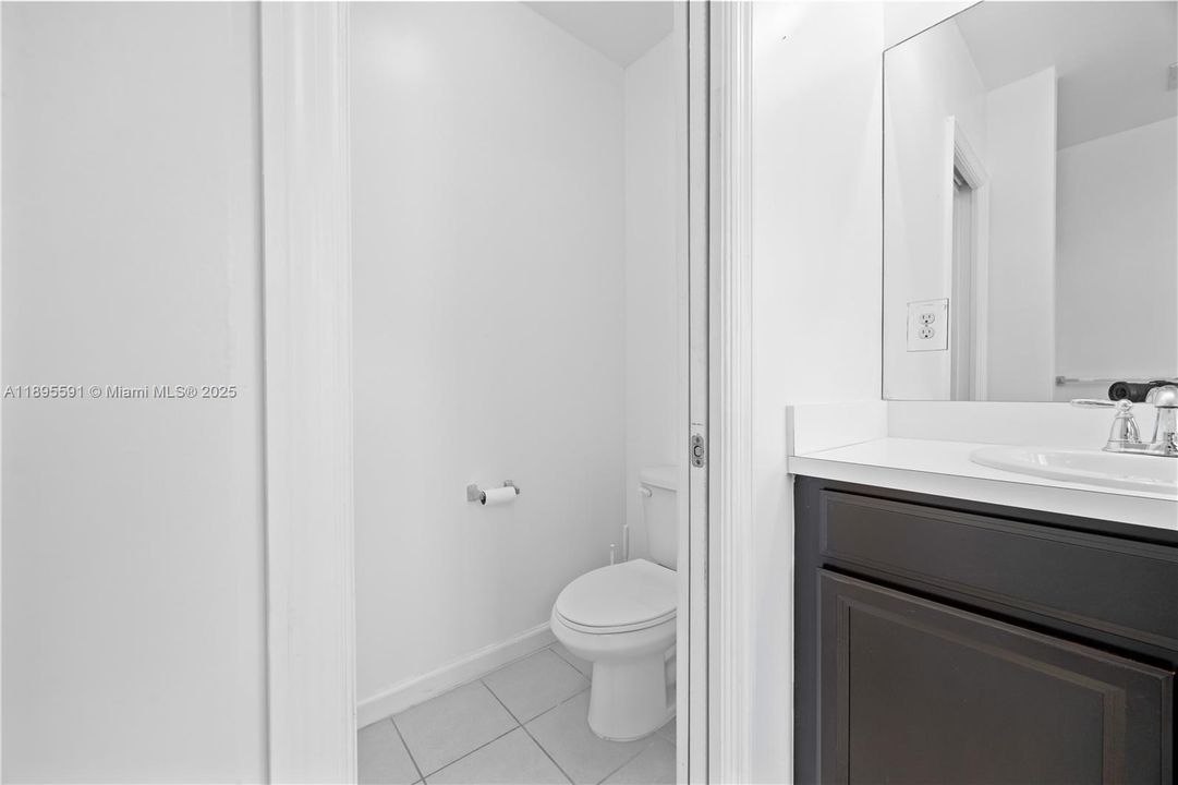 MAIN BATROOM. BATHTUB, DUAL SINKS , STANDING SHOWER
