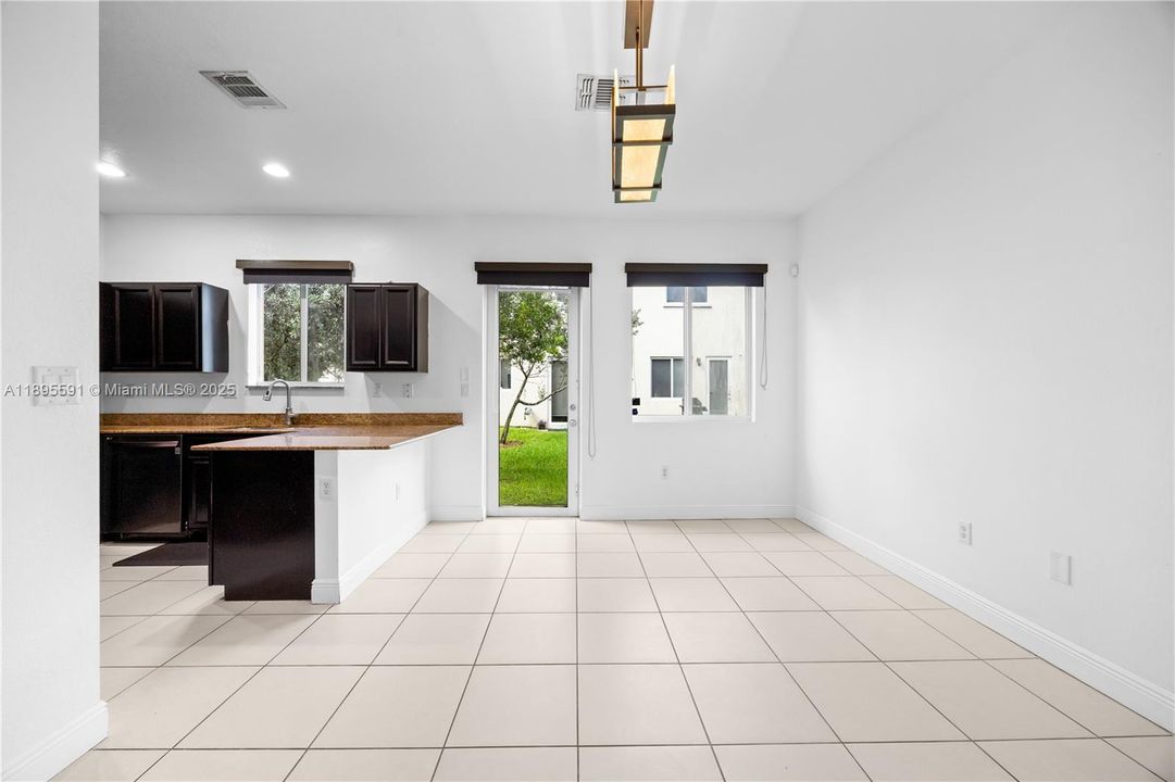 待售: $465,000 (3 贝兹, 2 浴室, 1589 平方英尺)