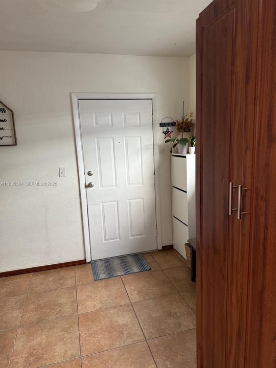 En Venta: $298,000 (2 camas, 1 baños, 816 Pies cuadrados)