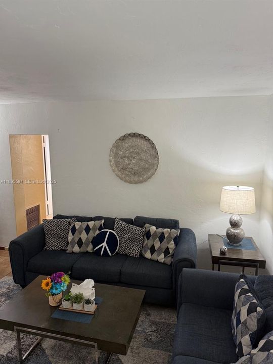 En Venta: $298,000 (2 camas, 1 baños, 816 Pies cuadrados)