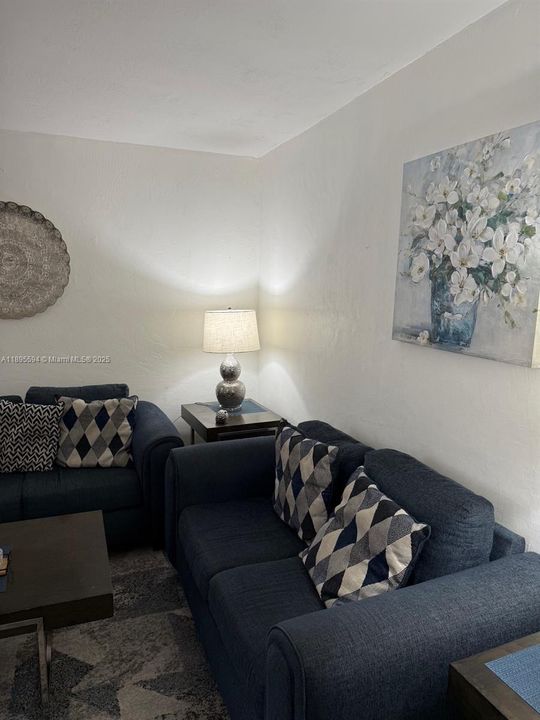 En Venta: $298,000 (2 camas, 1 baños, 816 Pies cuadrados)