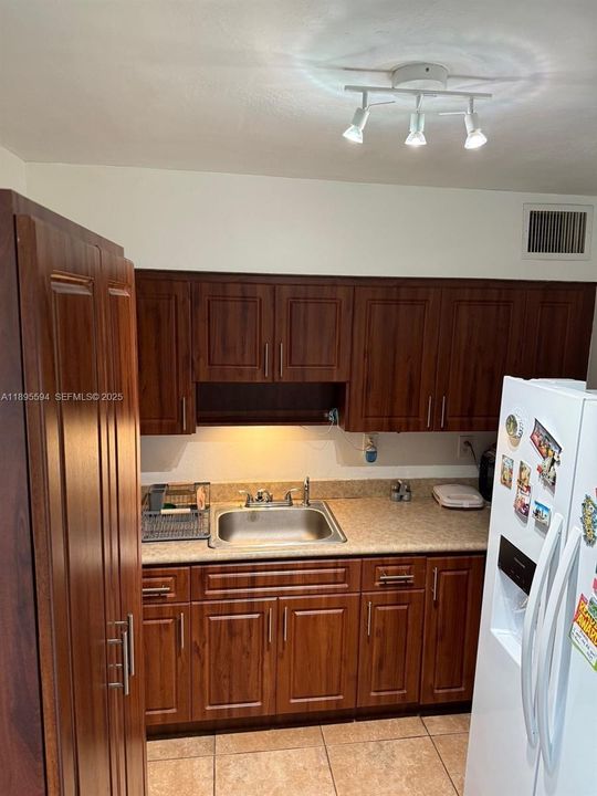 En Venta: $298,000 (2 camas, 1 baños, 816 Pies cuadrados)