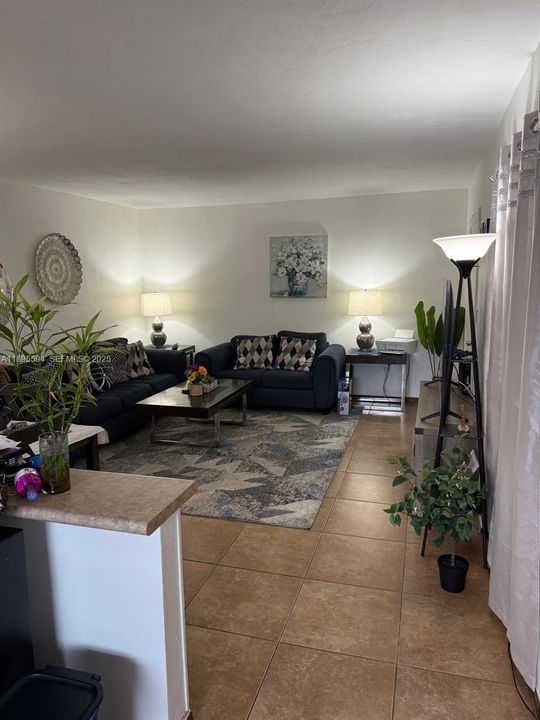 En Venta: $298,000 (2 camas, 1 baños, 816 Pies cuadrados)