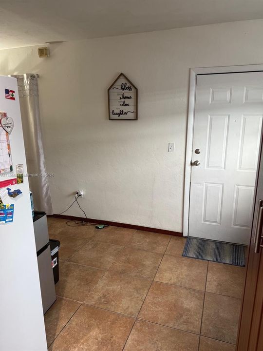 En Venta: $298,000 (2 camas, 1 baños, 816 Pies cuadrados)