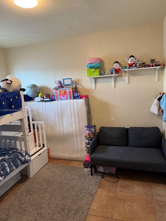 En Venta: $298,000 (2 camas, 1 baños, 816 Pies cuadrados)