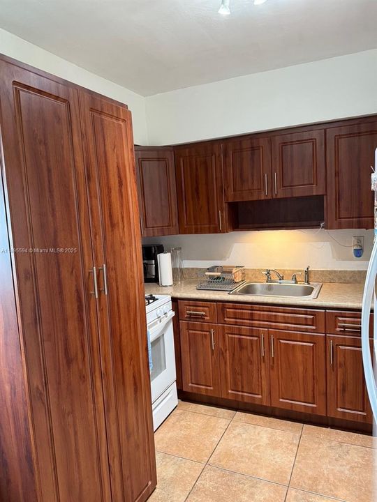 En Venta: $298,000 (2 camas, 1 baños, 816 Pies cuadrados)