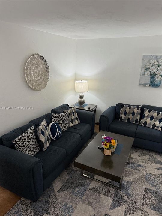 En Venta: $298,000 (2 camas, 1 baños, 816 Pies cuadrados)