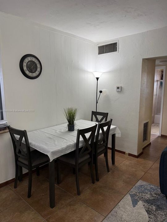 En Venta: $298,000 (2 camas, 1 baños, 816 Pies cuadrados)