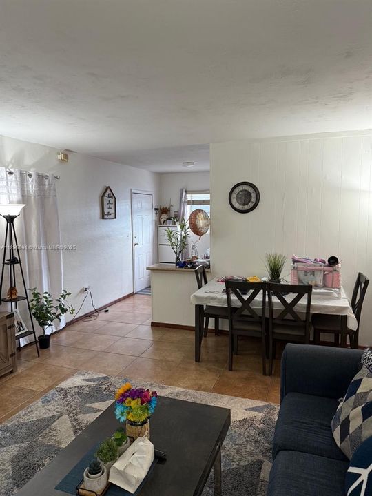 En Venta: $298,000 (2 camas, 1 baños, 816 Pies cuadrados)