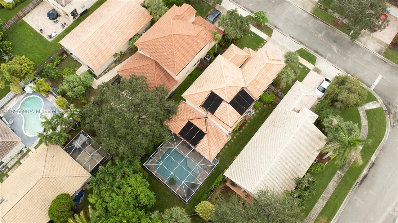 Под контрактом: $730,000 (4 спален, 2 ванн, 2332 Квадратных фут)