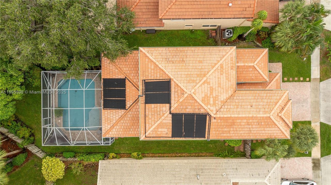 Под контрактом: $730,000 (4 спален, 2 ванн, 2332 Квадратных фут)