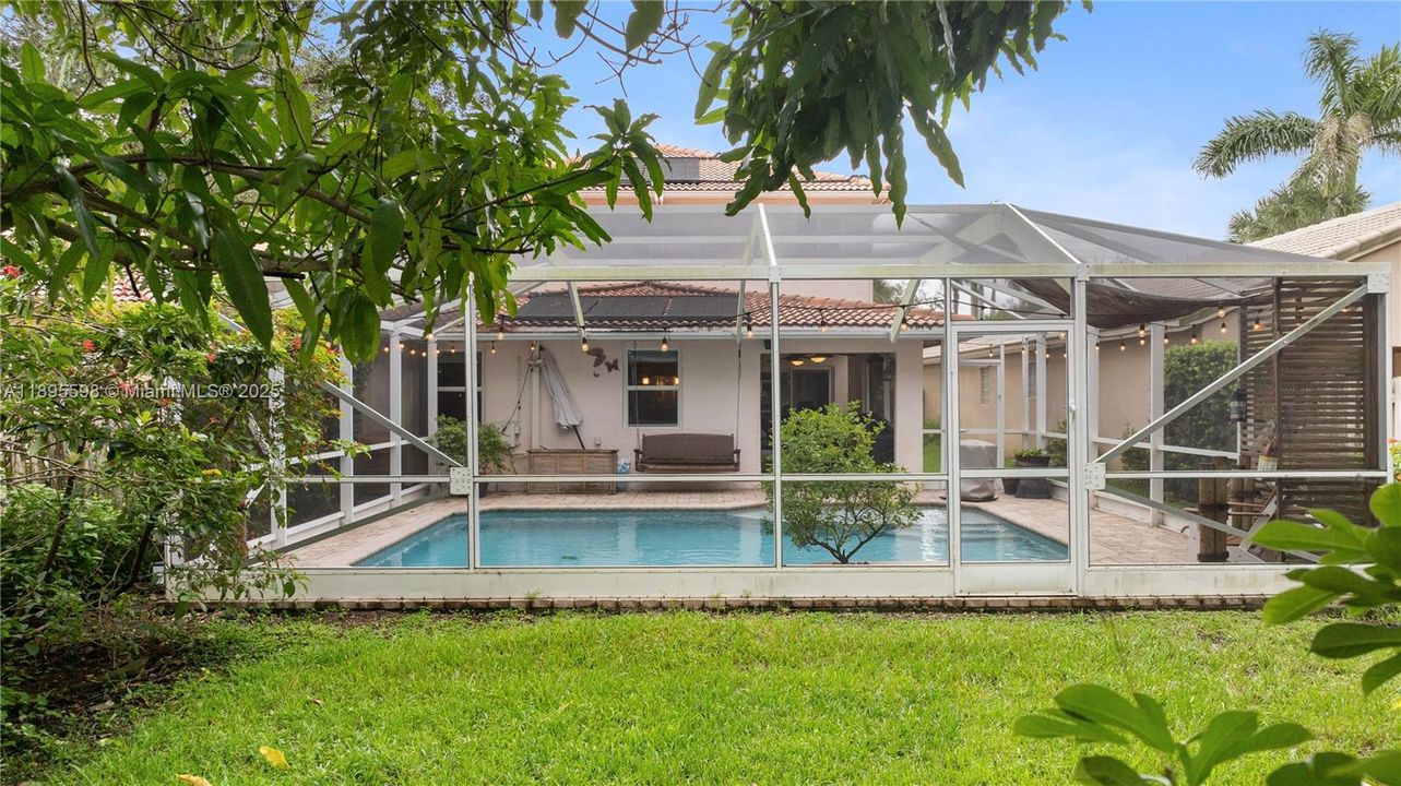 Под контрактом: $730,000 (4 спален, 2 ванн, 2332 Квадратных фут)