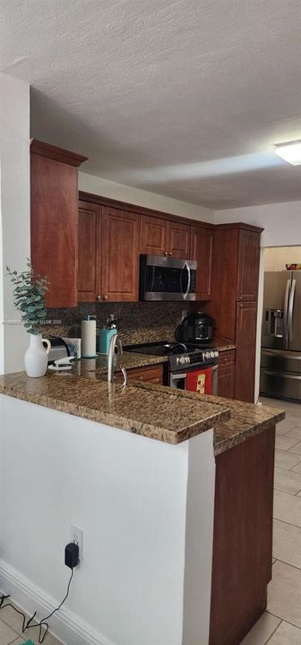 待售: $720,000 (4 贝兹, 2 浴室, 2384 平方英尺)