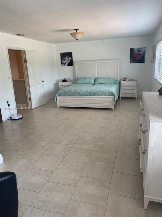 待售: $720,000 (4 贝兹, 2 浴室, 2384 平方英尺)