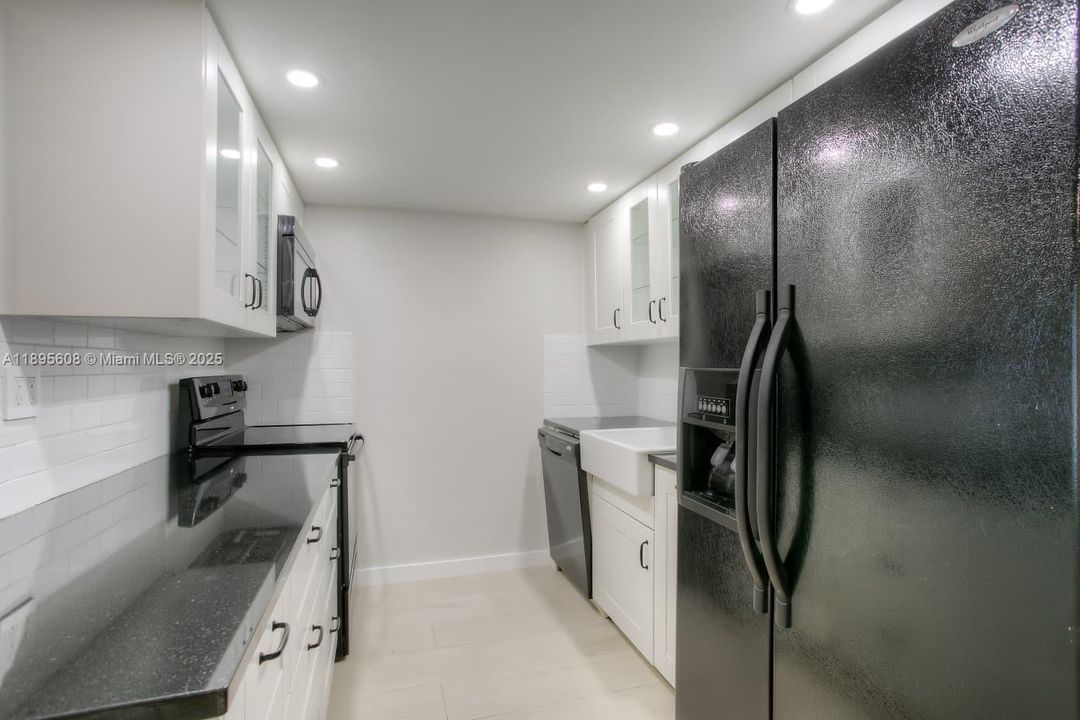 待售: $295,000 (2 贝兹, 2 浴室, 1182 平方英尺)