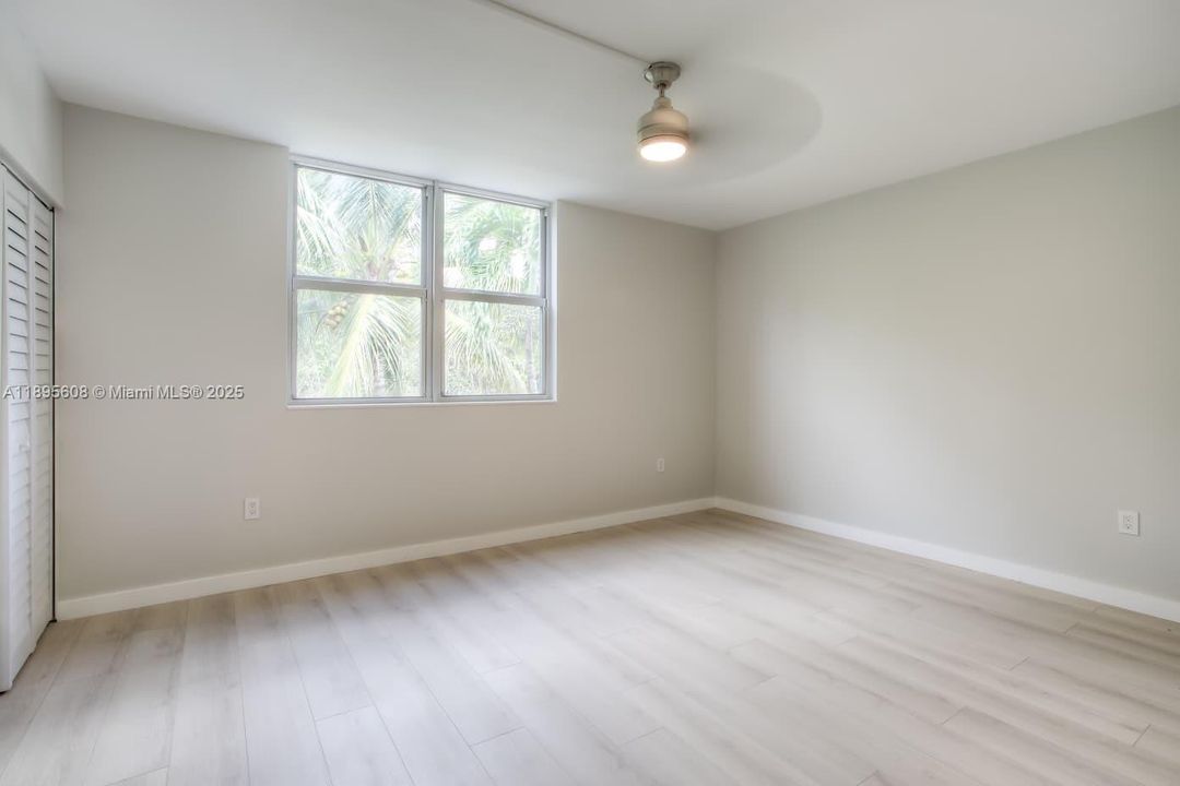 待售: $295,000 (2 贝兹, 2 浴室, 1182 平方英尺)