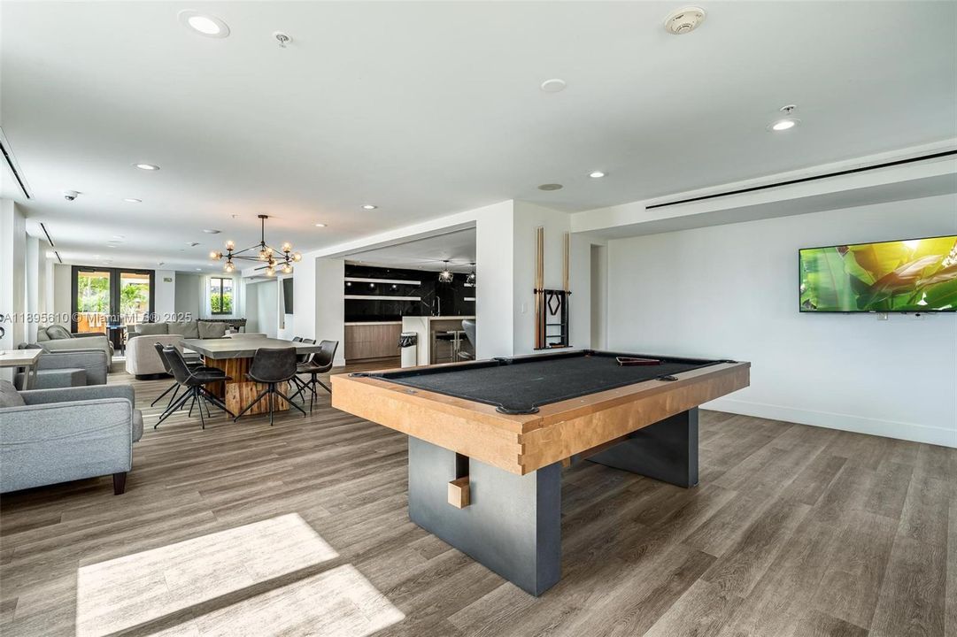 For Sale: $480,000 (2 beds, 2 baths, 1131 Square Feet)