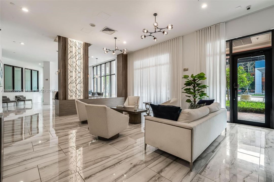 For Sale: $480,000 (2 beds, 2 baths, 1131 Square Feet)