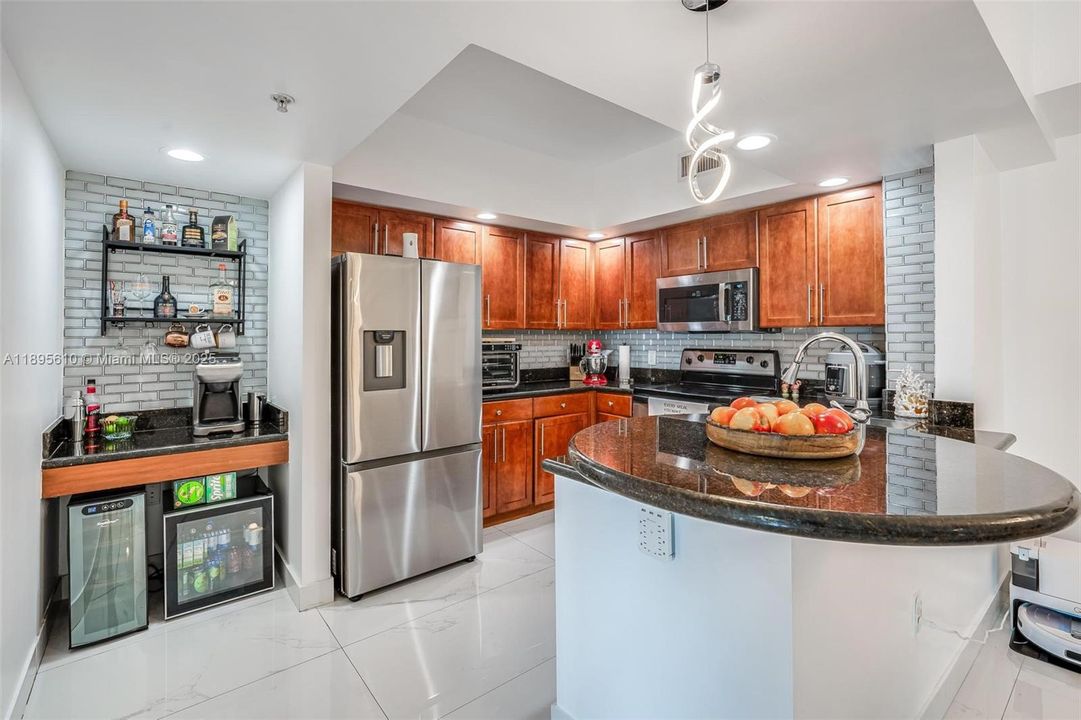 For Sale: $480,000 (2 beds, 2 baths, 1131 Square Feet)
