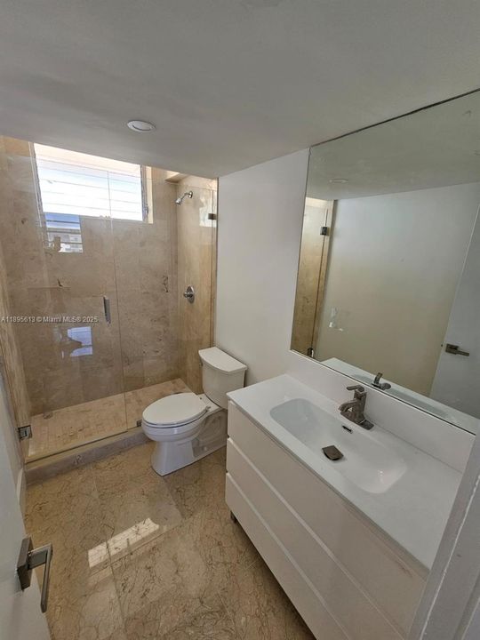 For Rent: $2,000 (1 beds, 1 baths, 768 Square Feet)