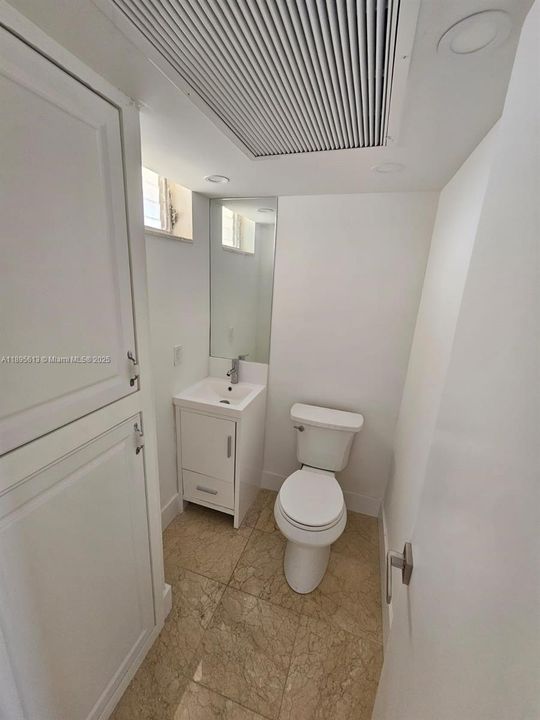 For Rent: $2,000 (1 beds, 1 baths, 768 Square Feet)