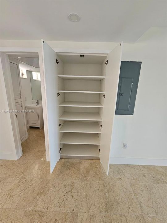 For Rent: $2,000 (1 beds, 1 baths, 768 Square Feet)