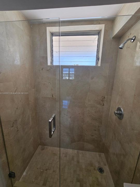 For Rent: $2,000 (1 beds, 1 baths, 768 Square Feet)