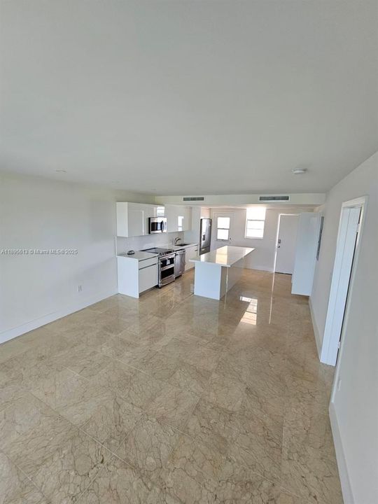 For Rent: $2,000 (1 beds, 1 baths, 768 Square Feet)