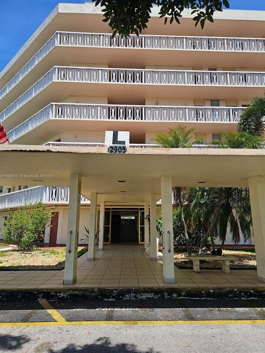 For Rent: $2,000 (1 beds, 1 baths, 768 Square Feet)